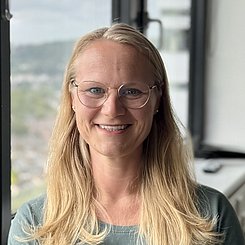 Frau  Melanie Bremer