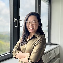 Frau  Yueqiao Jia, Ph.D.